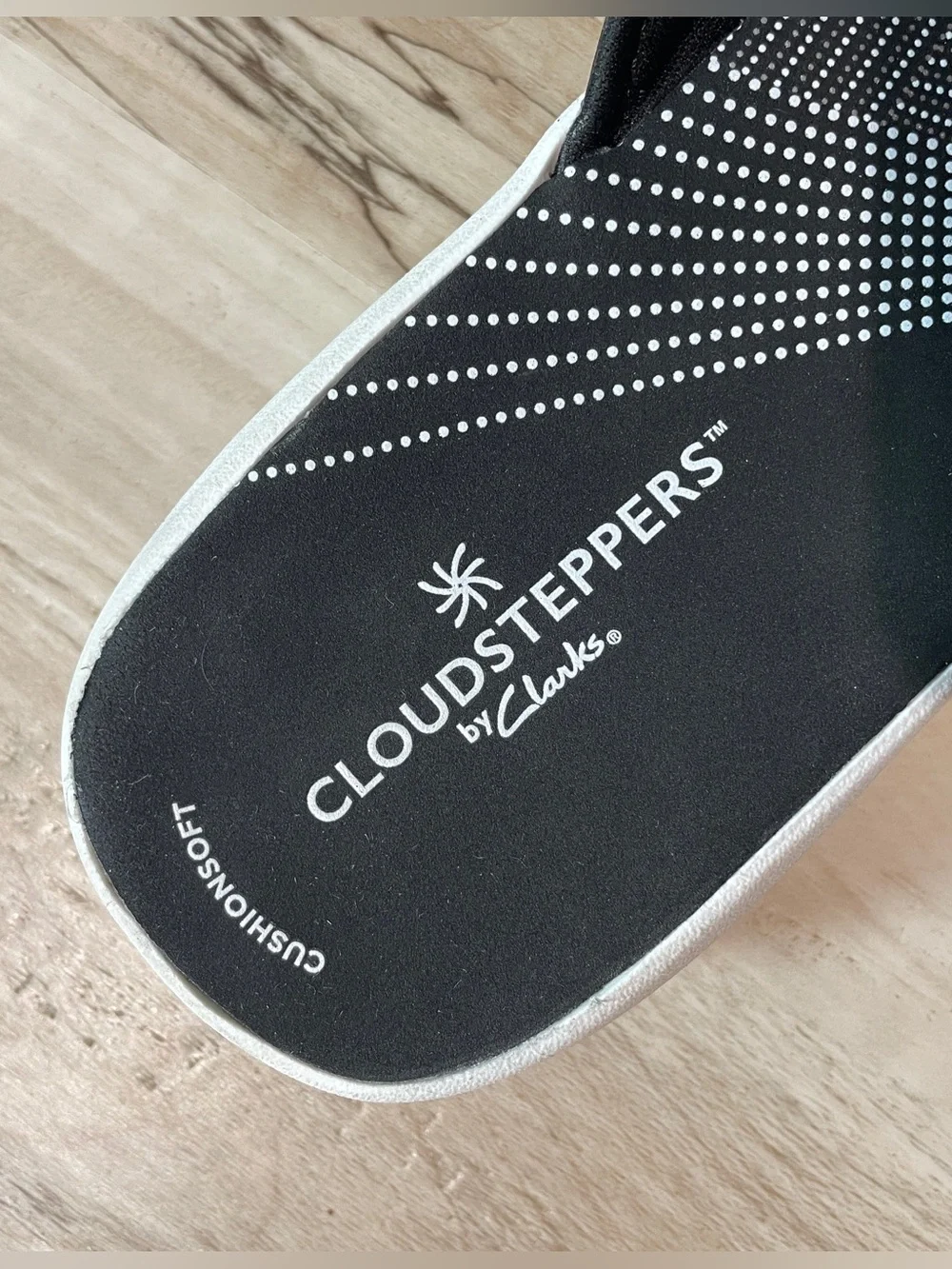 Clark’s Cloudsteppers Black & White Thong Sandals, flip flops size: 7